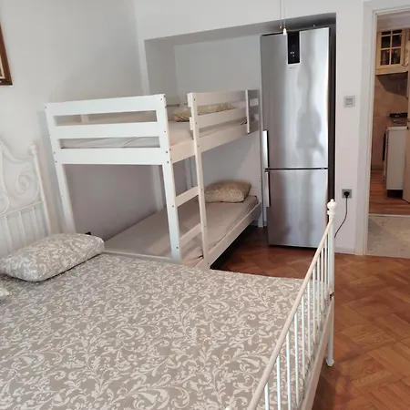 - Sleeps 8 - Balcony - Parking