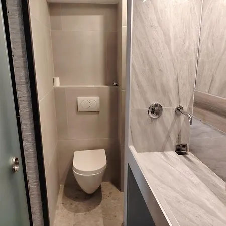 - Sleeps 8 - Balcony - Parking Apartamento *
