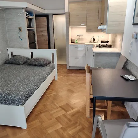 - Sleeps 8 - Balcony - Parking Apartamento Tessalónica