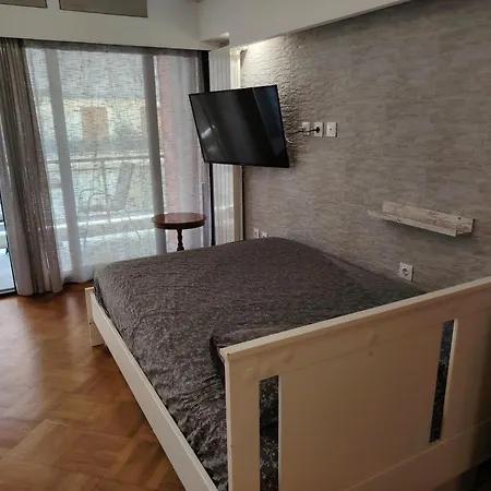 Apartamento - Sleeps 8 - Balcony - Parking *