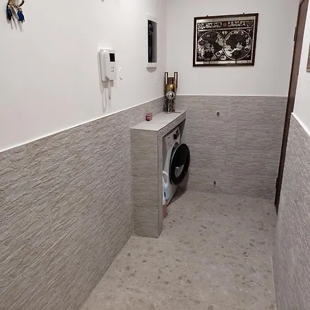 - Sleeps 8 - Balcony - Parking