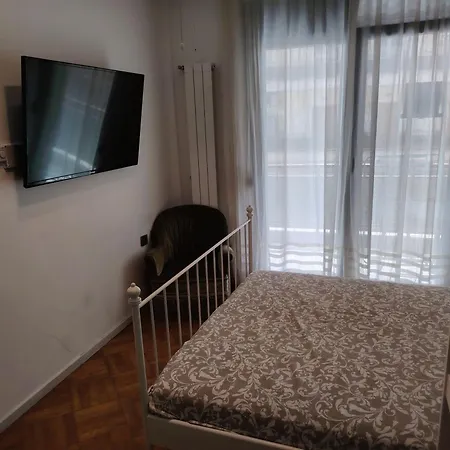 - Sleeps 8 - Balcony - Parking *