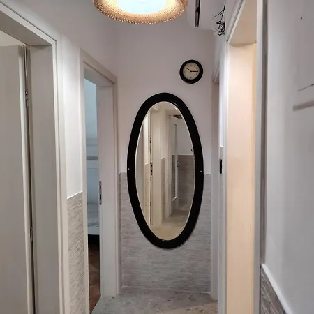 - Sleeps 8 - Balcony - Parking